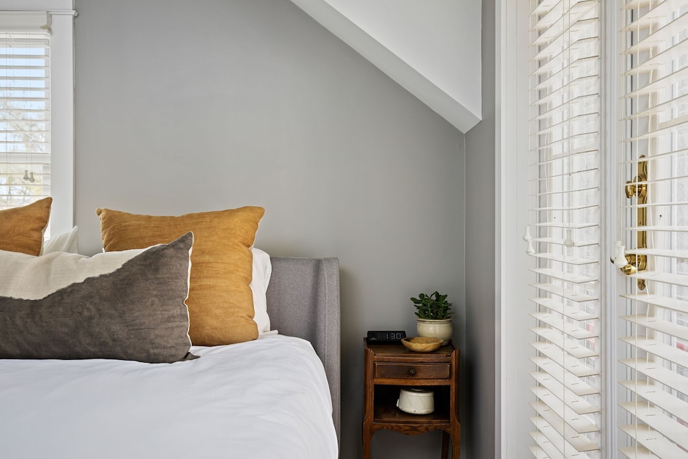 Queen Bed Deck (William Gilliss) photo 1