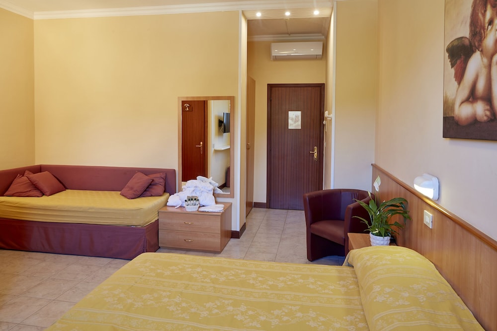 Quadruple Room photo 1
