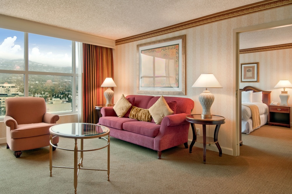 Suite, 1 King Bed, Executive Level (1 Bedroom) - Photo 5