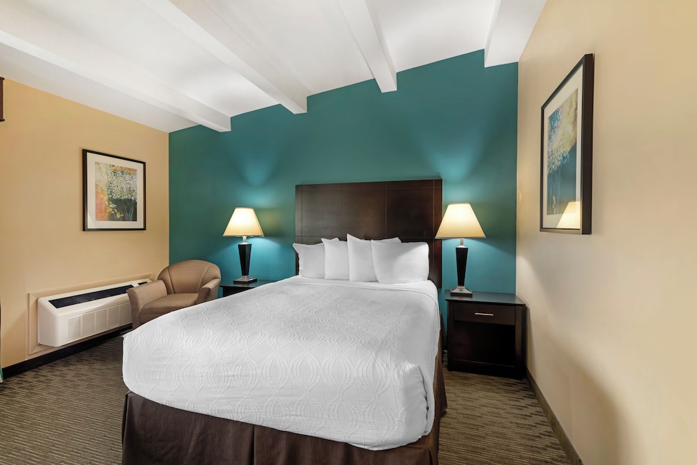 Suite, 1 Queen Bed, Non Smoking, Jetted Tub (Separate Living Room) - Photo 2