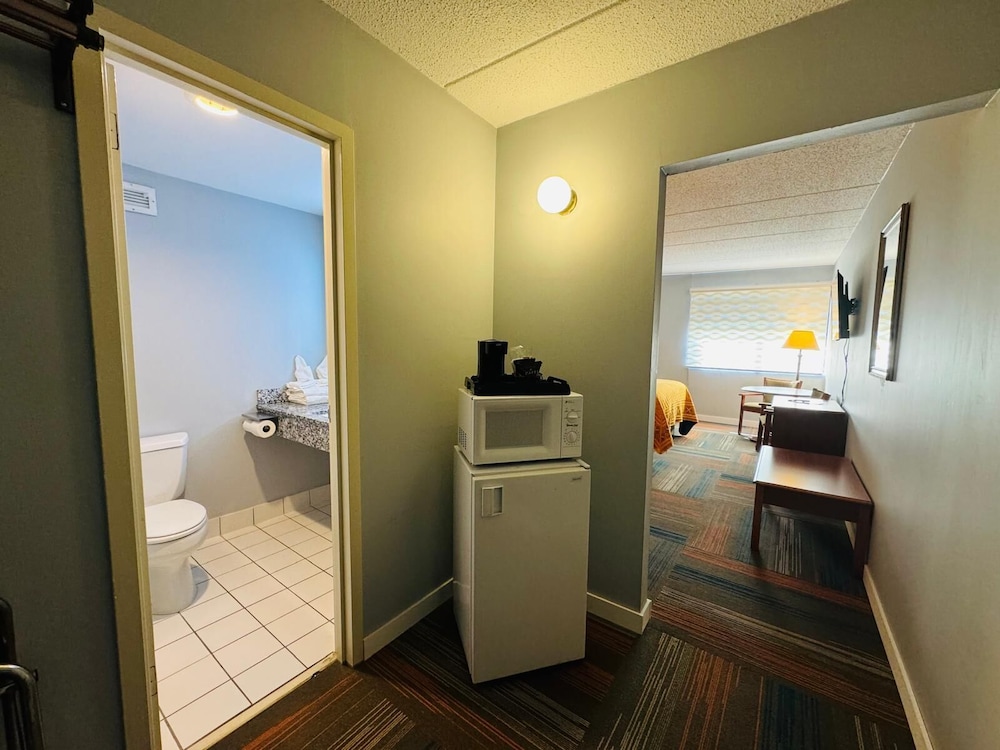 Room, 2 Double Beds - Photo 3