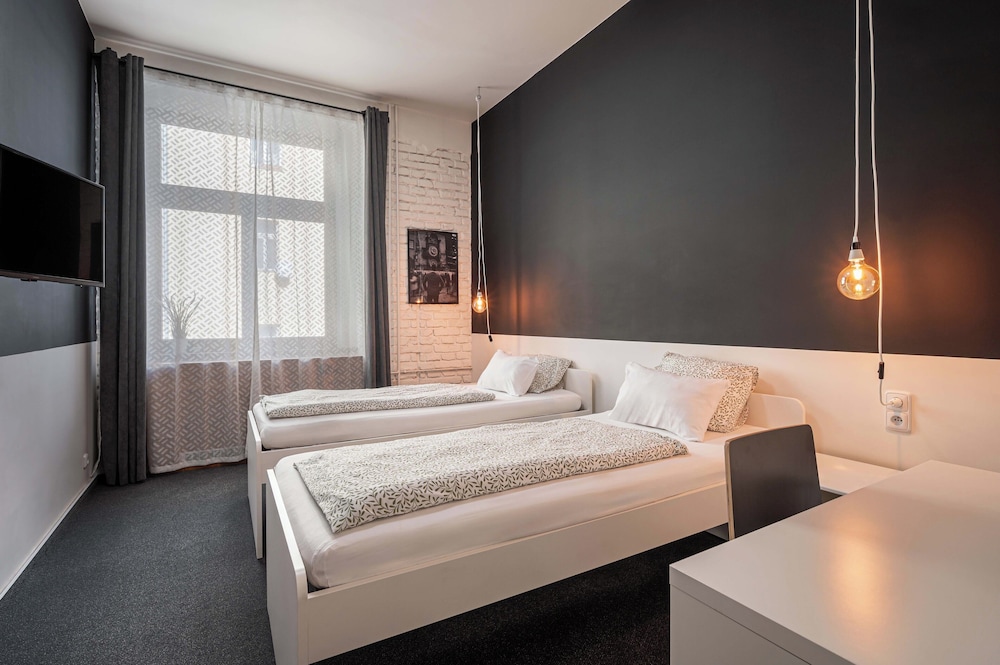 Standard Room, 2 Twin Beds, Courtyard View