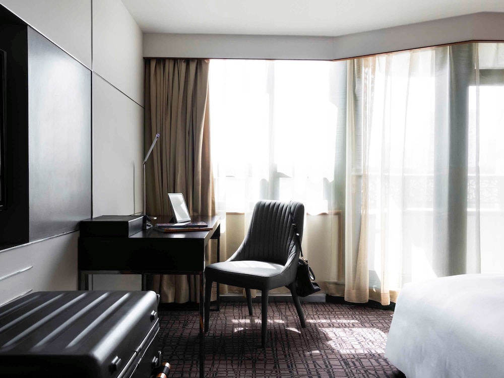 Superior Room, 1 King Bed, City View photo 1