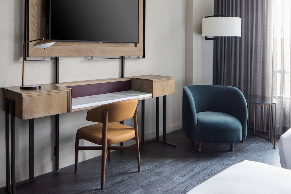 Club Room, 2 Queen Beds, City View - Photo 4