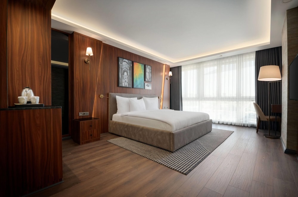 Deluxe Room, 1 Double Bed, City View photo 1