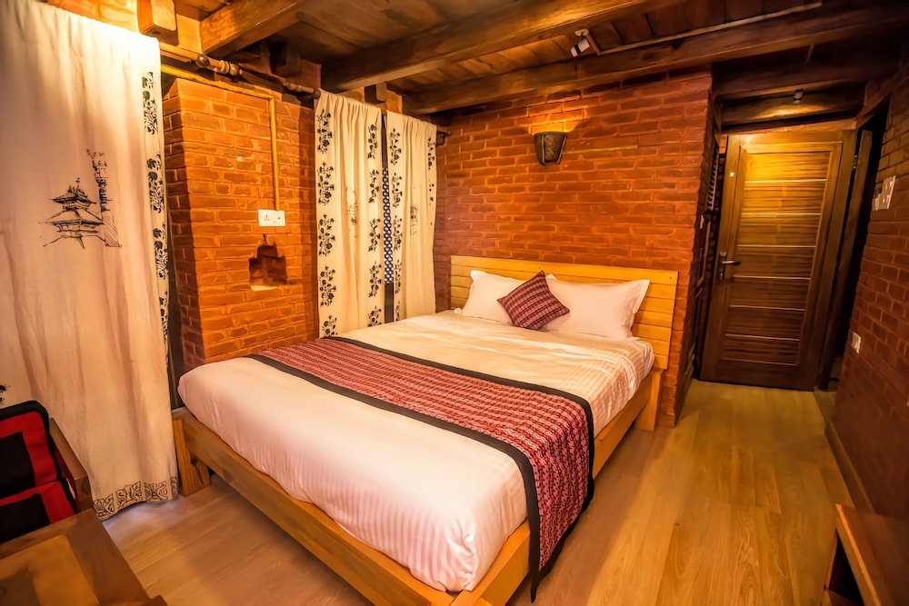 Double Room, 1 King Bed (Non Ac) photo 2