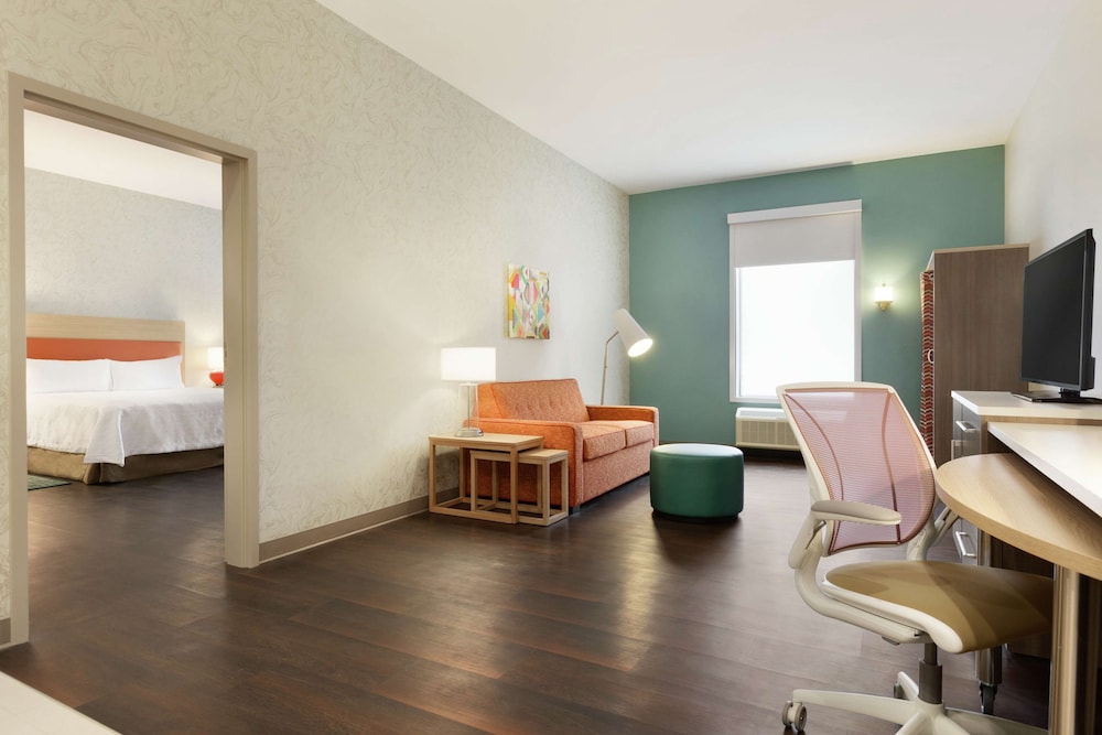 Suite, 1 King Bed, Accessible, Non Smoking (Hearing) - Photo 4
