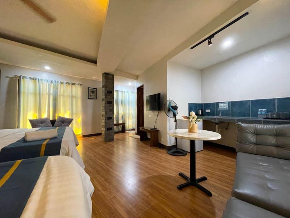 Family Room - Photo 2