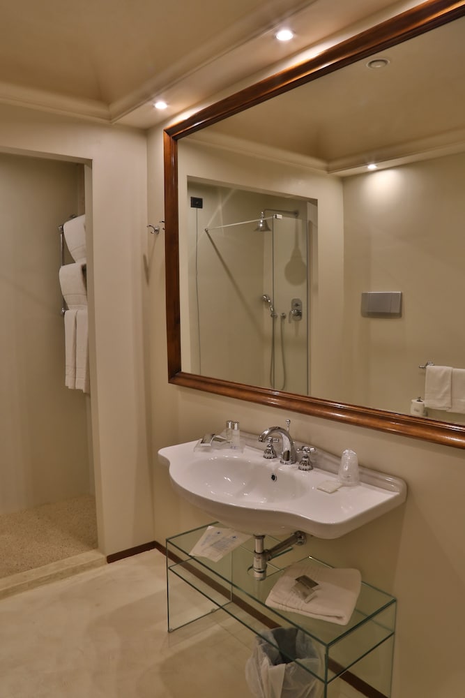 Superior Double or Twin Room - Photo 5