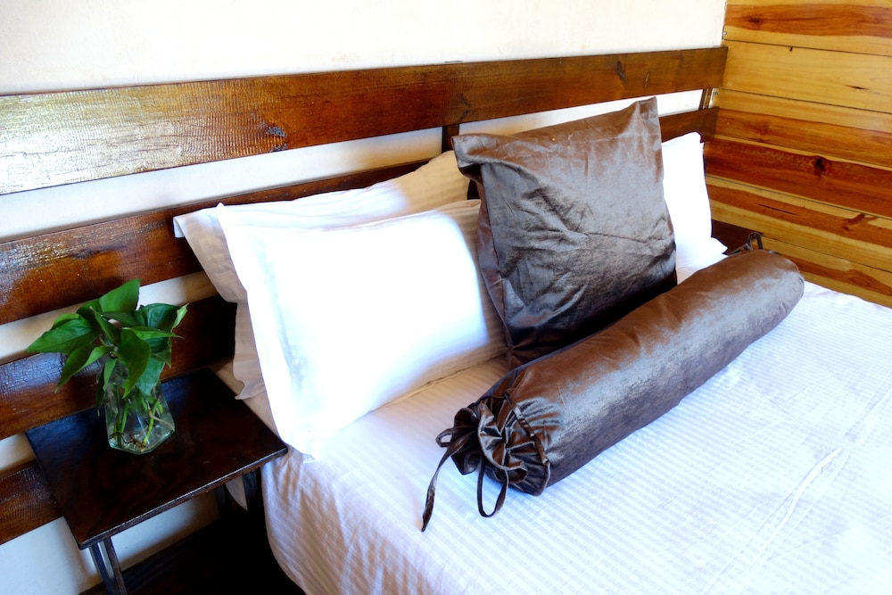 Classic Double Room, 1 Queen Bed, Ensuite, Poolside