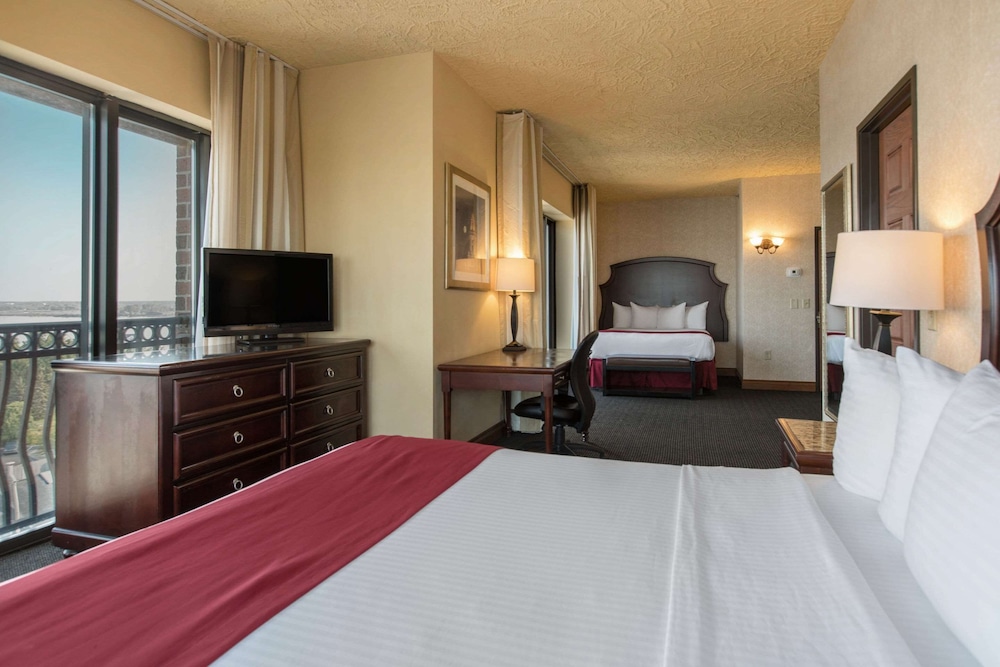 Suite, Multiple Beds, Non Smoking photo 2
