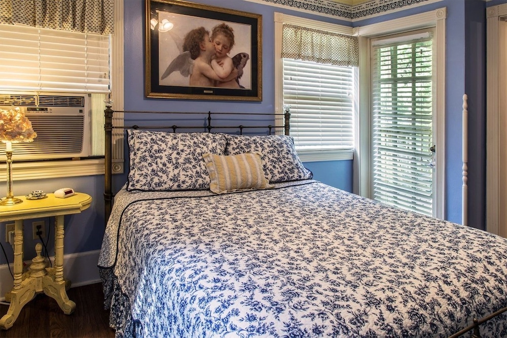 Silent Springs Suite photo 3