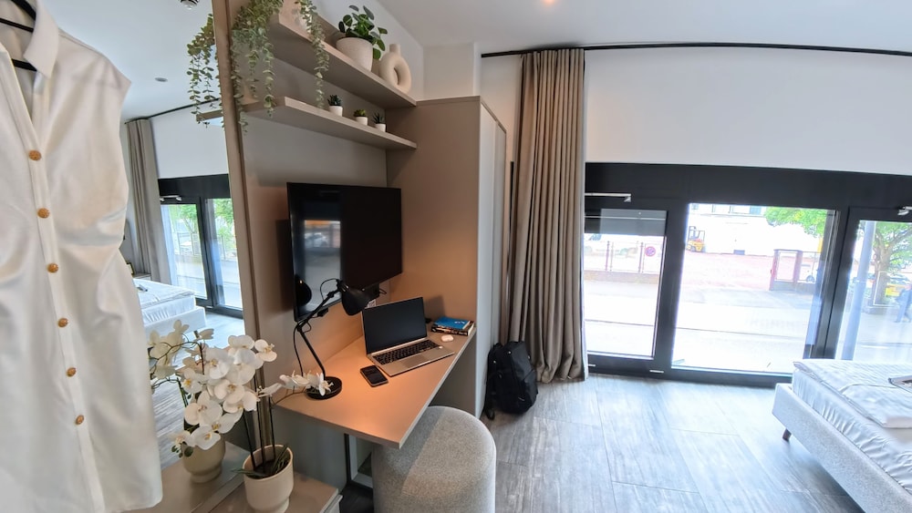 Superior Double Room, City View