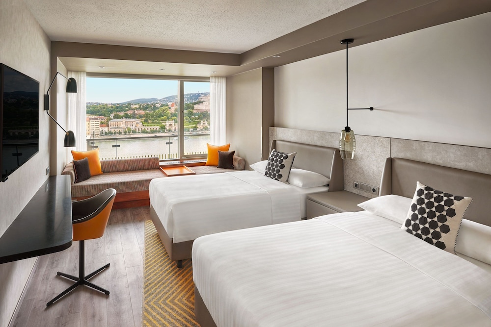 Deluxe Room, 2 Twin Beds (View) thumbnail 6