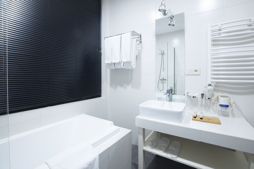 Basic Triple Room photo 3