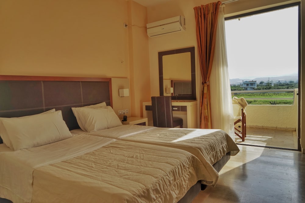 Standard Triple Room, Garden View