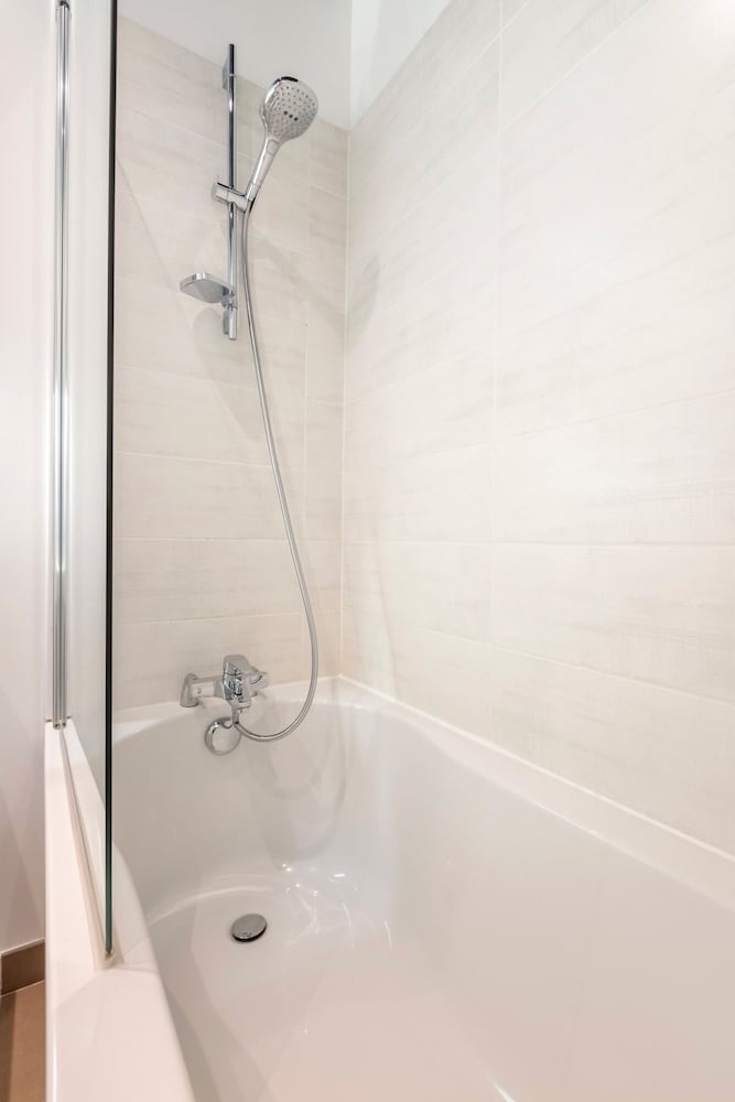Deluxe Suite, Ensuite (Charles) photo 2