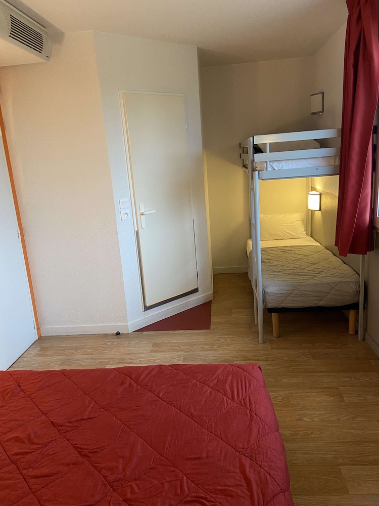 Standard Room, Multiple Beds photo 2