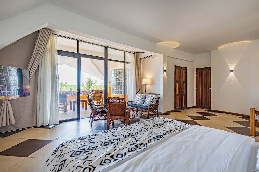Superior Suite, River View - Photo 2