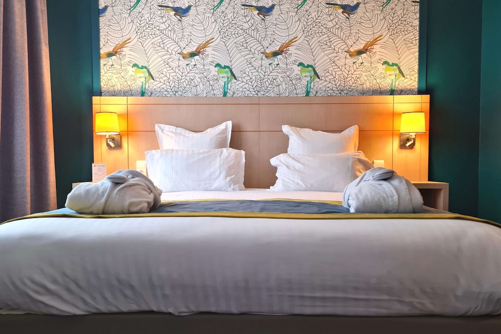 Superior Room, 1 Queen Bed, Smoking, Bathtub