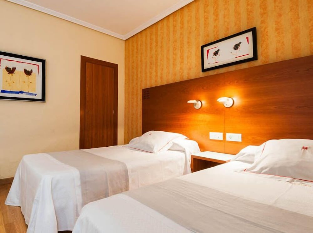 Double or Twin Room - Photo 1