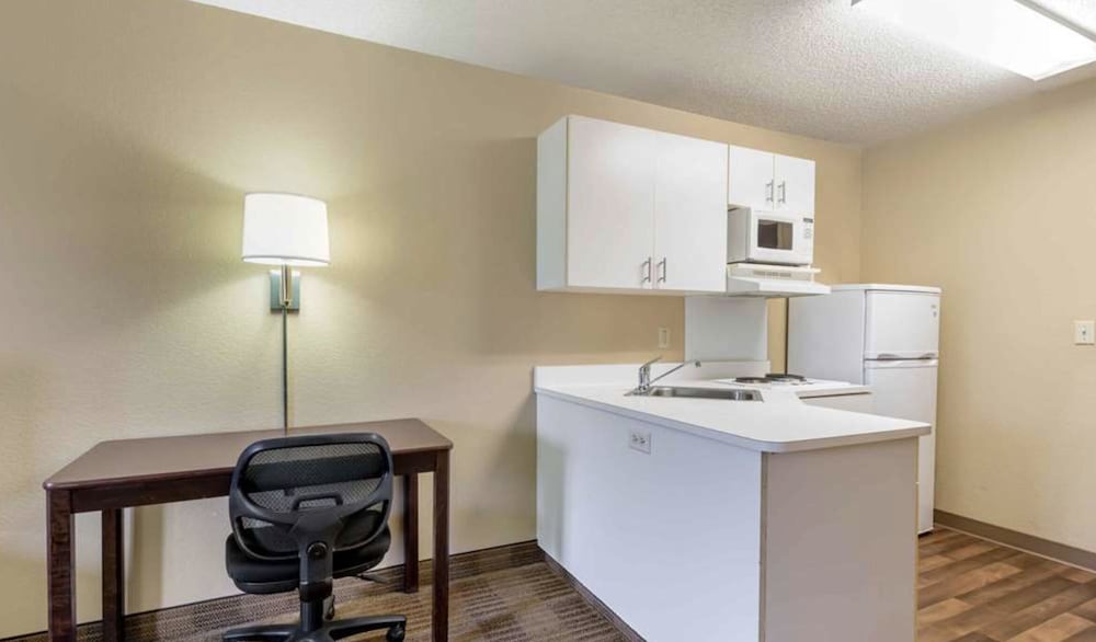 Suite, 1 Queen Bed, Non Smoking (Efficiency) - Photo 9