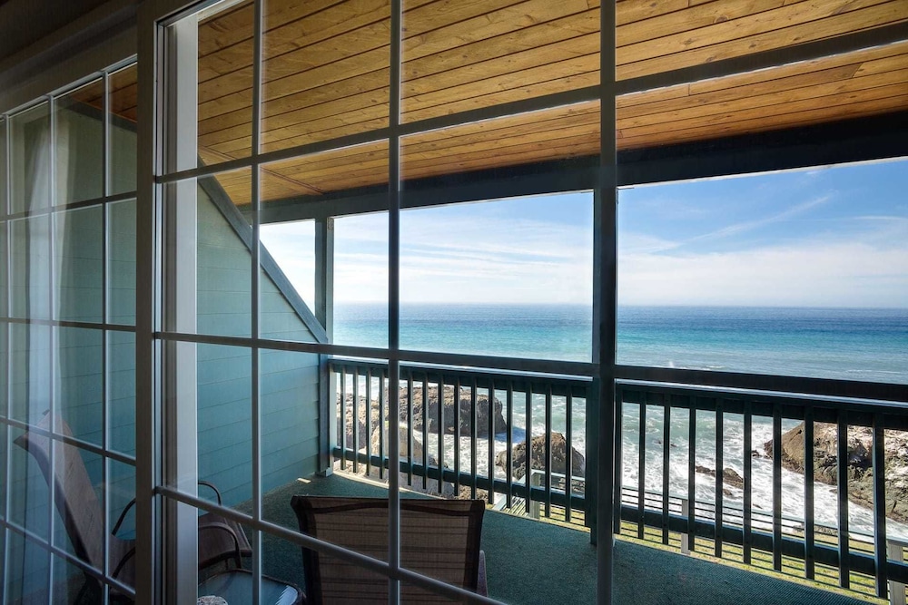 Standard Room, 1 King Bed, Balcony