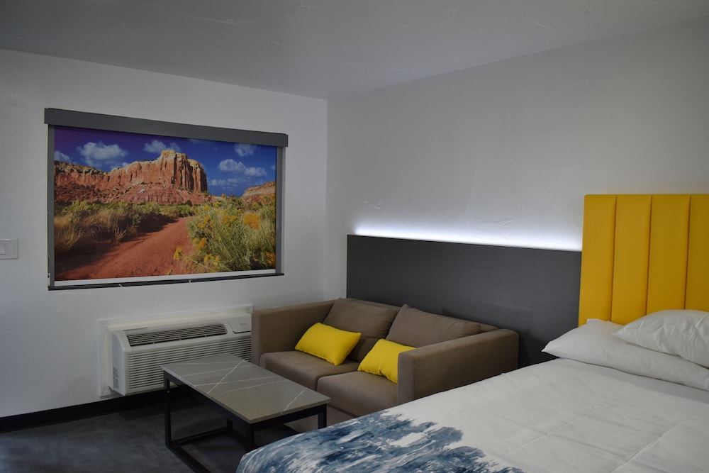Suite, 1 King Bed, Accessible, Non Smoking (with Sofabed) - Photo 6