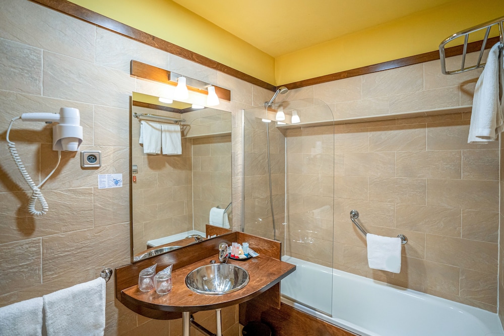 City Quadruple Room - Photo 14