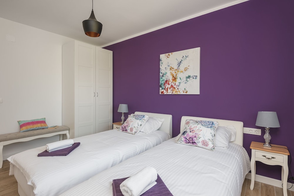 Apartment, Mountain View (Violet) photo 3