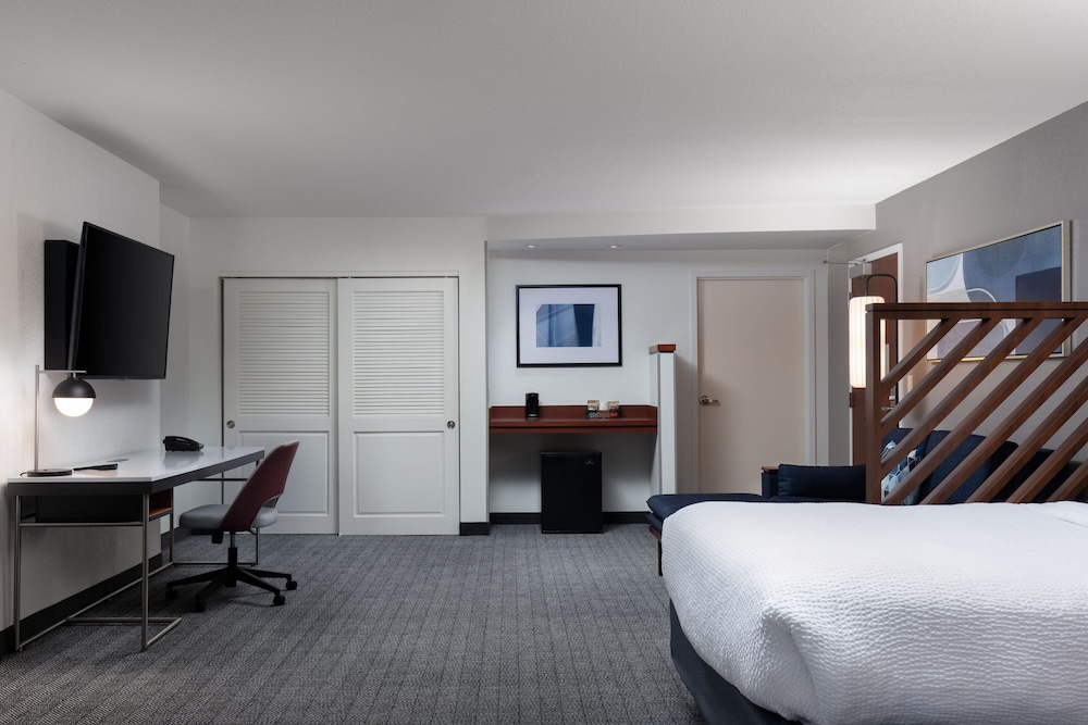 Room, 2 Queen Beds - Photo 8