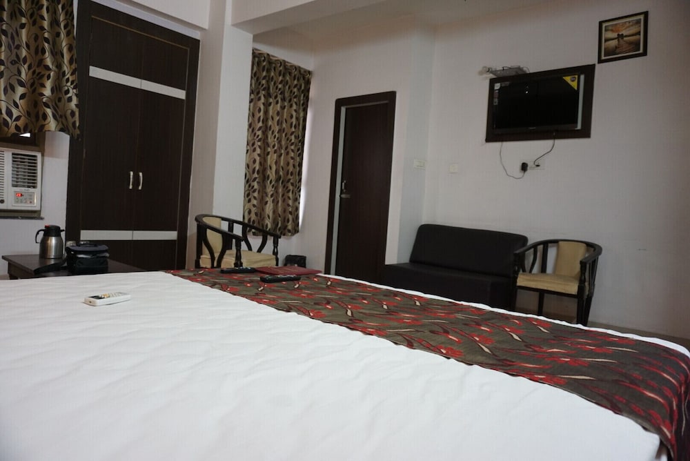 Deluxe Room - Photo 6