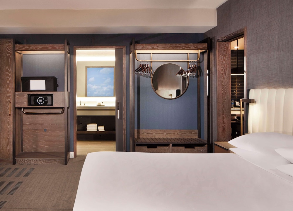 Suite (Regency) - Photo 1