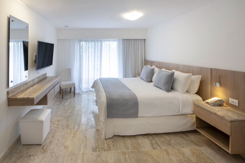 Superior Room, 1 King Bed, Non Smoking (Superior Plus) photo 2