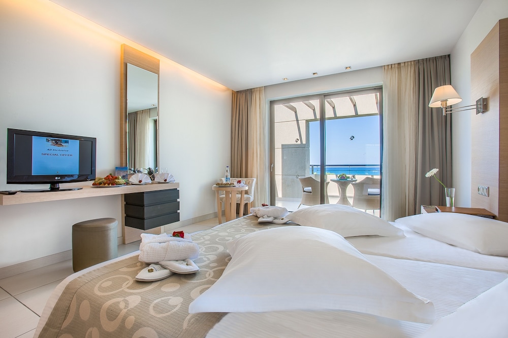 Double Room with Sea View - Photo 4