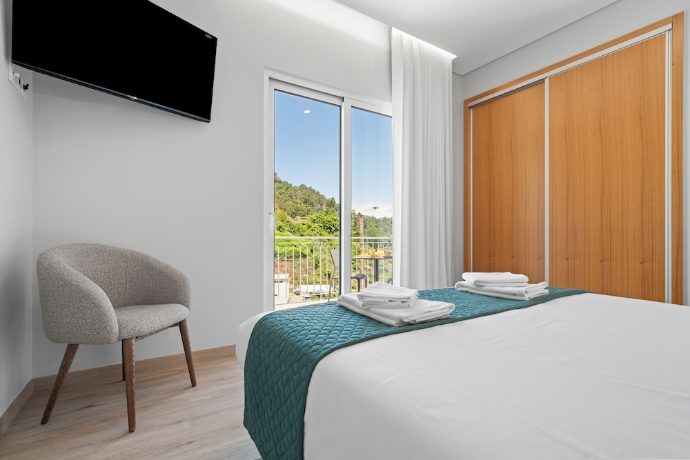 Deluxe Double Room with Balcony photo 3