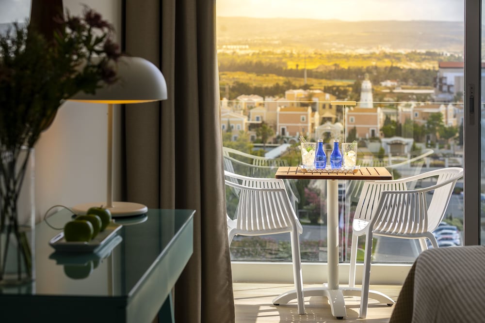 Superior Suite, Mountain View thumbnail 6