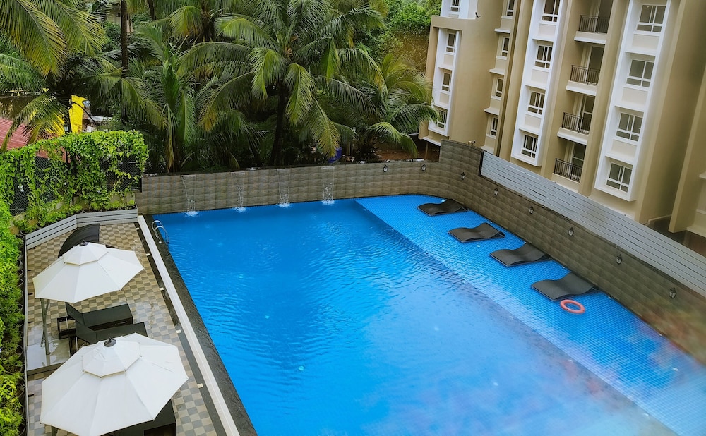 Luxe Queen Room-Pool View