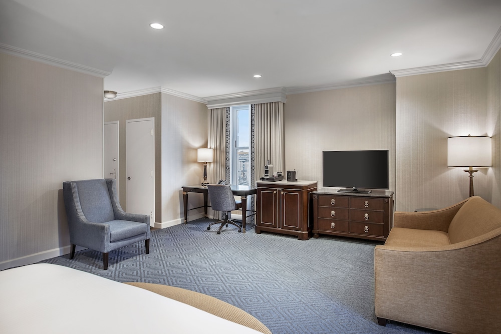 Junior Suite, 1 King Bed (Washington Monument View) - Photo 2