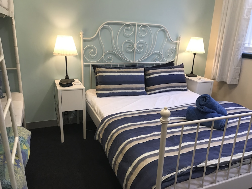 Deluxe Queen Room with Own External Bathroom photo 1