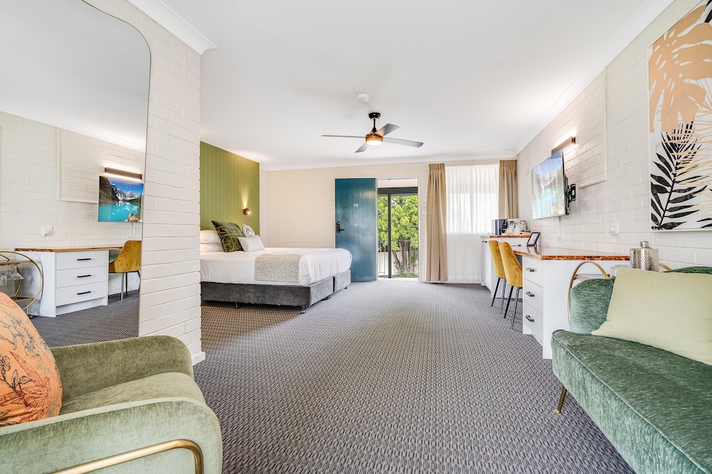 Superior Double Room, 1 King Bed, Balcony photo 3