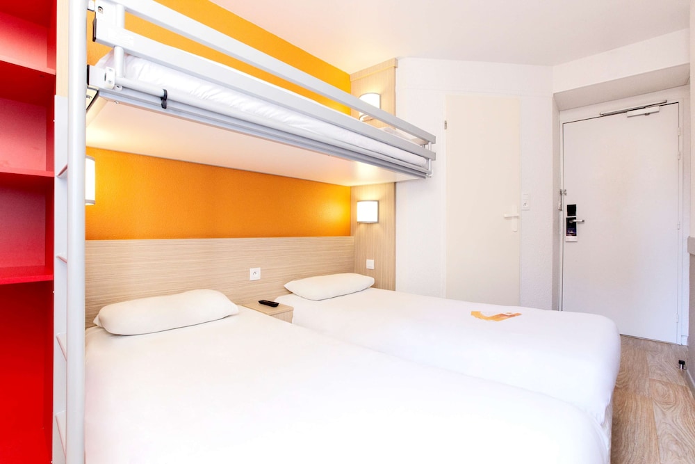 Standard Room, 3 Twin Beds - Photo 2