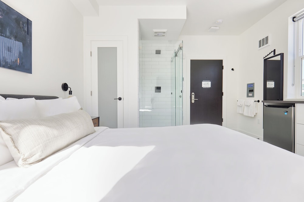 Superior Room, 1 Queen Bed photo 3
