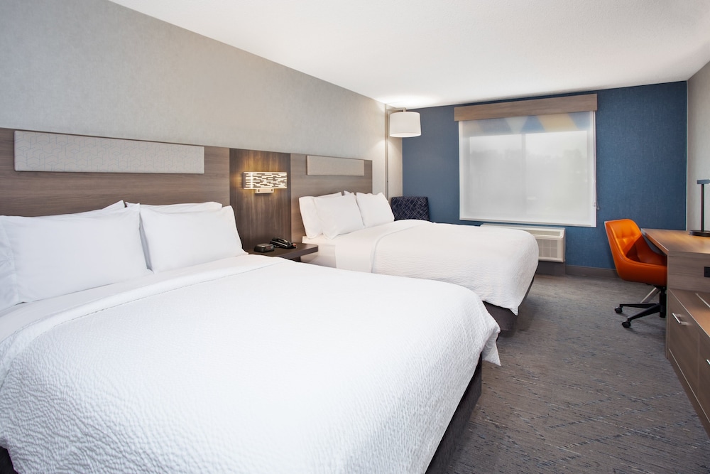 Standard Room, 2 Queen Beds - Photo 3