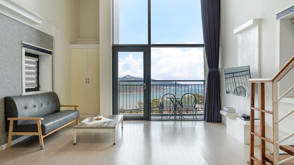 Basic Room, 1 Bedroom (B202 (Loft-style / Spa)) photo 3