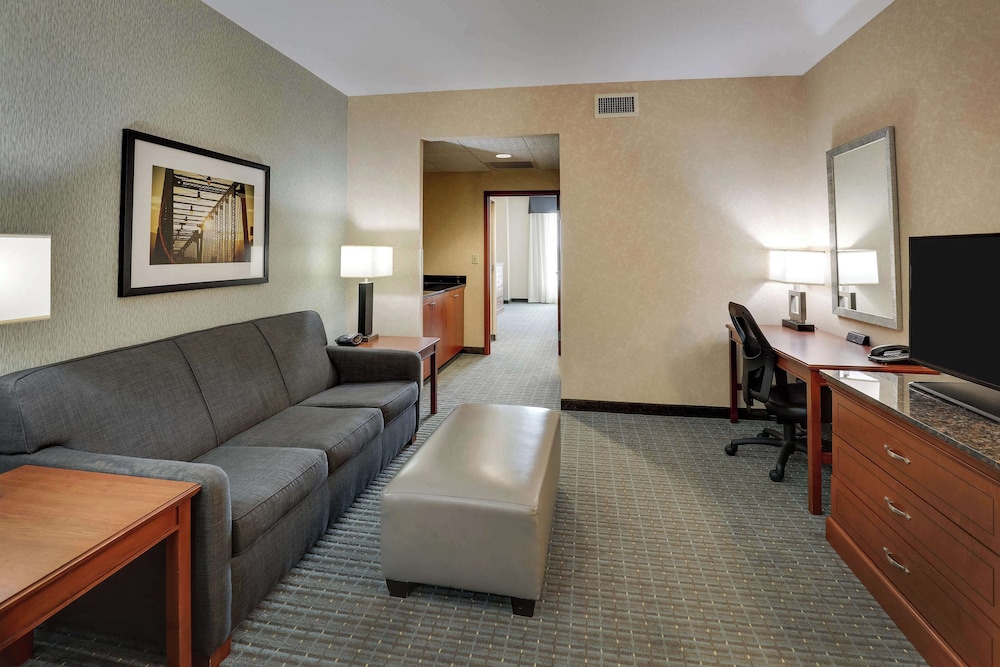 Suite, Multiple Beds, Refrigerator & Microwave (Upper Floor) photo 1