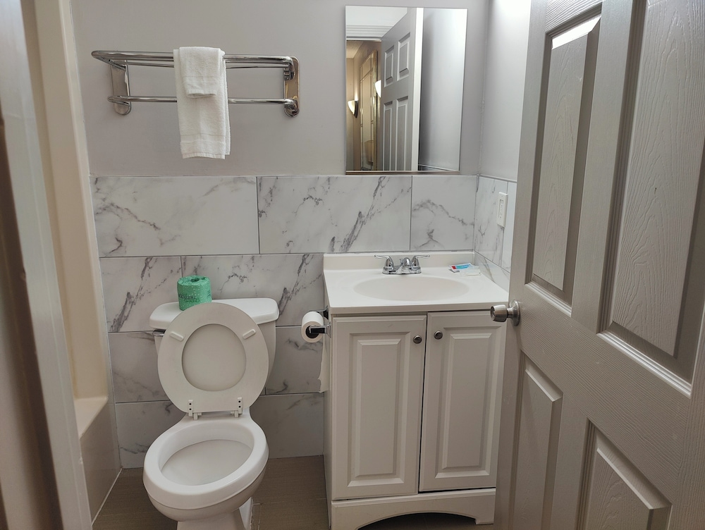 Standard Room, Smoking, Jetted Tub photo 2