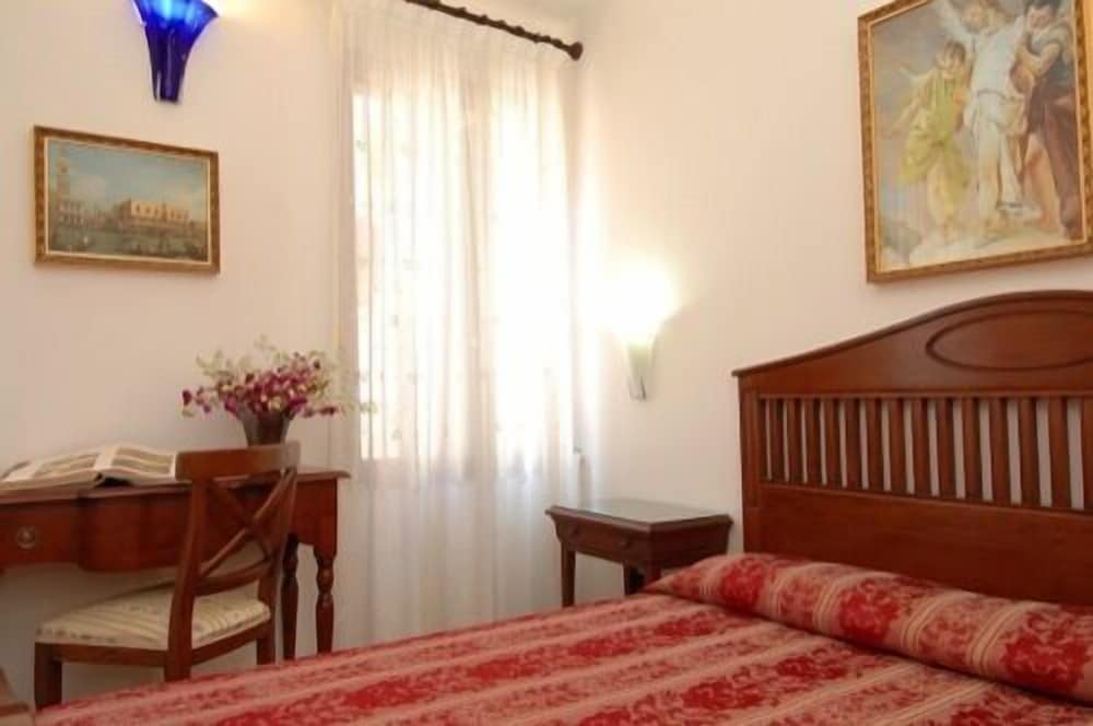 Double or Twin Room photo 2
