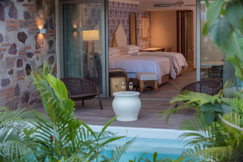Junior Suite Hacienda Swim Out
