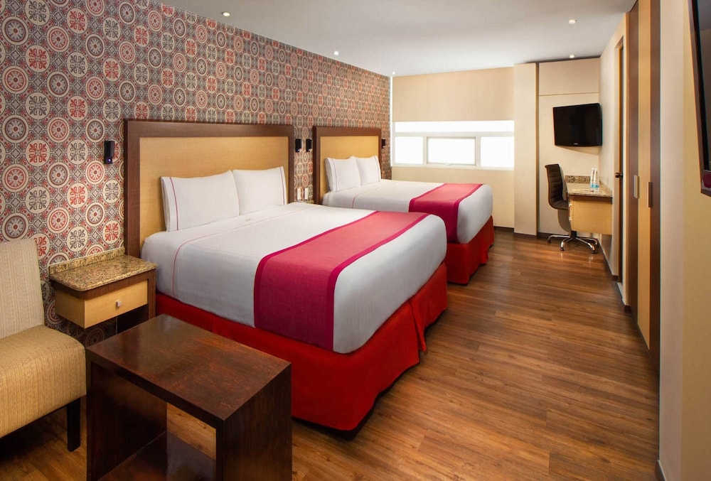 Suite, Multiple Beds, Non Smoking - Photo 1